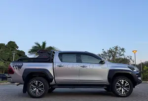 Toyota Hilux Double Cab 2020 Silver