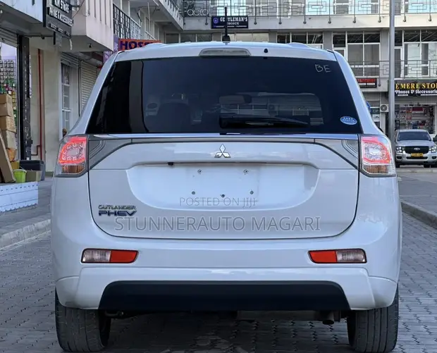 Mitsubishi Outlander PHEV 2014 Nyeupe - 1