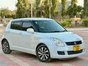 Suzuki Swift 1.3 Hatchback 2008 - Nyeupe