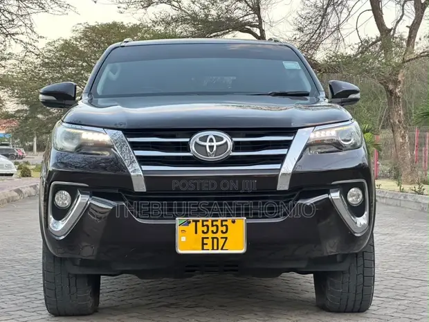 Toyota Fortuner VX 2017 Black - 1