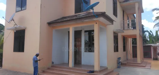6 Bedroom Villa for Sale in Temeke, Dar es Salaam - 1