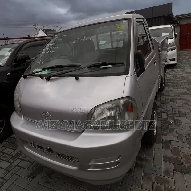Toyota TownAce Pickup 2005 Nyeupe - 1