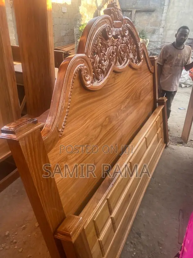 Kitanda King Size Mbao Mninga - Muundo wa Maua - 1
