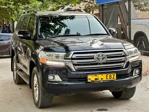 Toyota Land Cruiser VX 2017