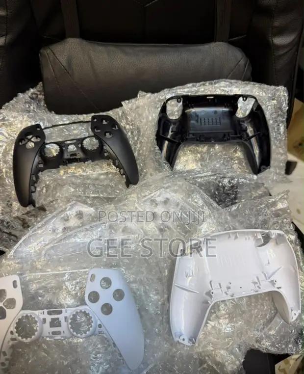 PS5 Controller Replacement Housing Shell Kit - Black & White - 1