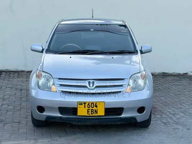 Toyota IST 2005 Nyeupe - 1