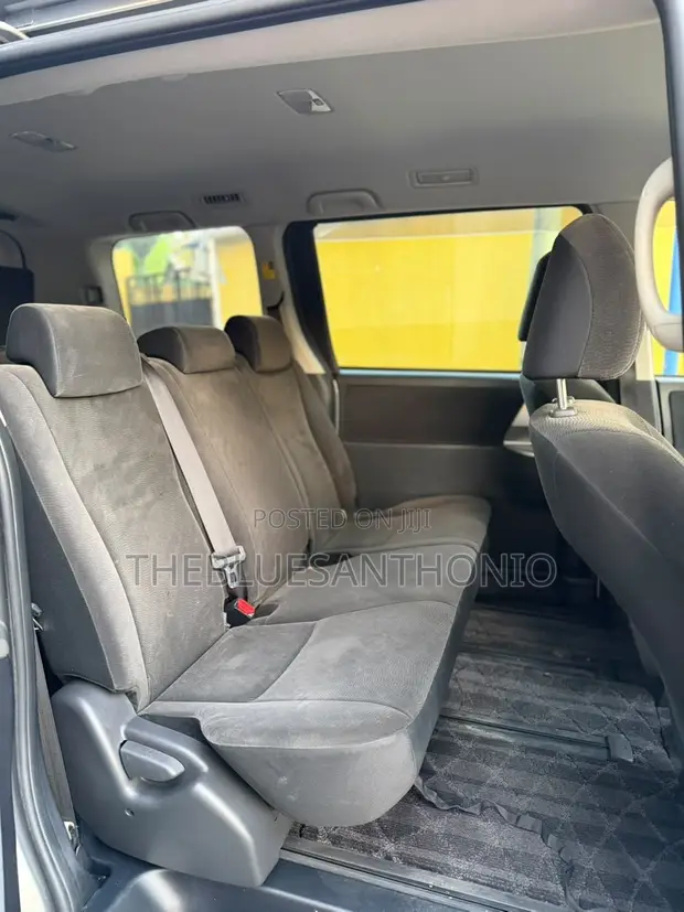Toyota Noah 2012 Nyeupe - 1