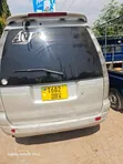 Toyota Noah 2001 Nyeupe - 1