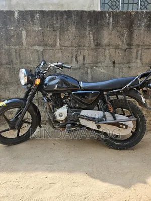 Bajaj Boxer 125 2023 Nyeusi
