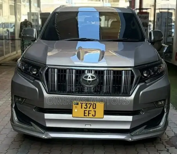 Toyota Land Cruiser Prado 2018 Gray - 1