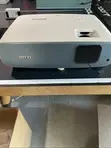 BenQ TK850i 4K HDR Projector ya Sinema Nyumbani + Miwani ya 3D - 1