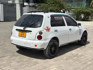 Toyota Starlet 2000 Nyeupe