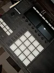 Native Instruments Maschine MK3 Beat Production Controller - 1