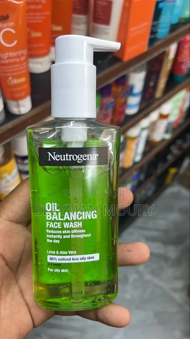 Neutrogena Balancing Face Wash for Oily & Acne-Prone Skin - 1