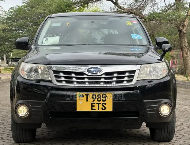 Subaru Forester 2012 Black - 1