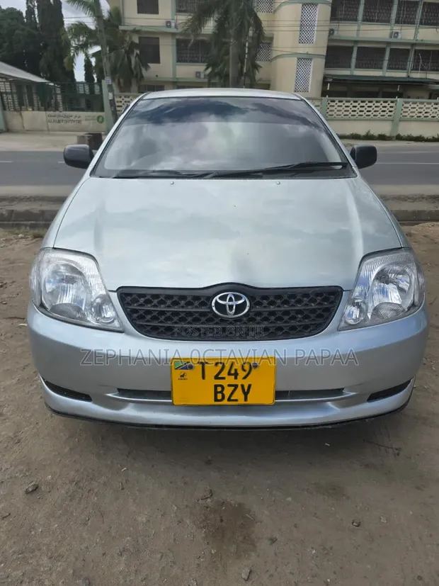 Toyota Corolla 2004 Nyeupe - 1