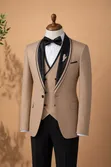 Tuxedo ya Premium Beige & Nyeusi ya Vipande 3 na Lapel ya Shawl - 3