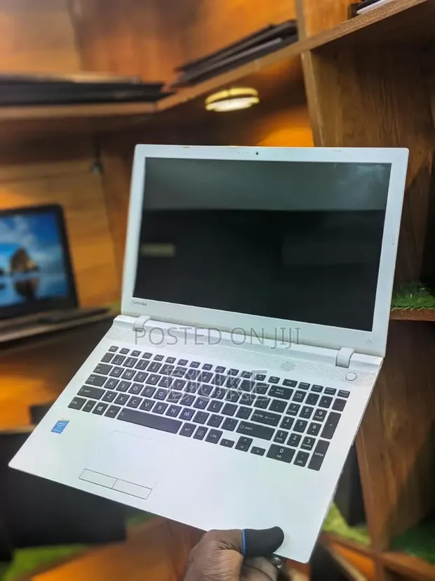 Toshiba Satellite C50 Laptop - Intel Core i3, 8GB RAM, 320GB HDD - 1