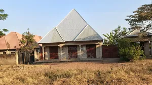 6-Bedroom House with Shops for Sale, Mwanza Ruchelele