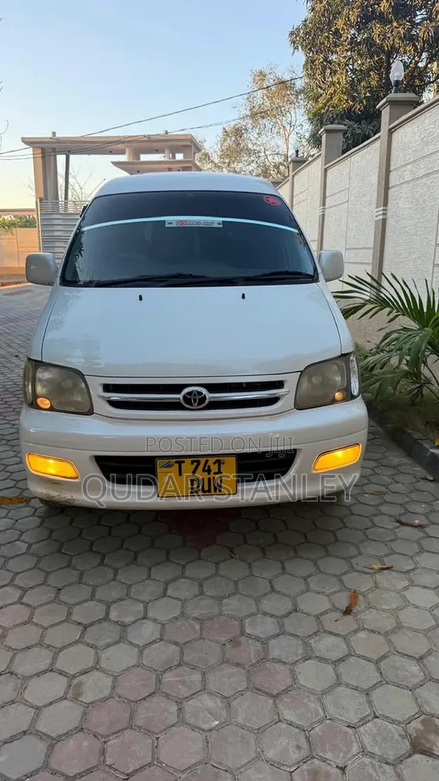Toyota Noah 2001 White - 1