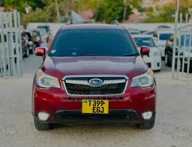 Subaru Forester 2013 Nyeusi - 1