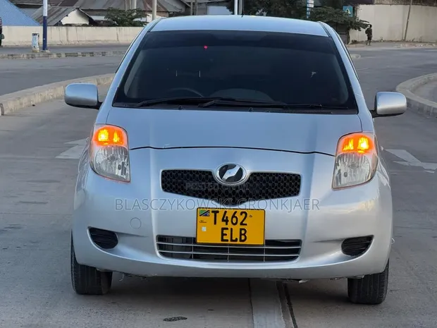 Toyota Vitz 1.0 FWD 5dr 2005 Silver - 1