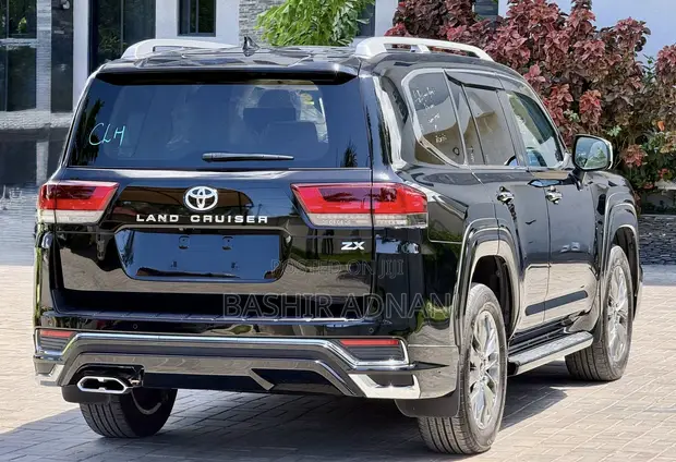 Toyota Land Cruiser LC300 ZX GR Sport 2023 - 1
