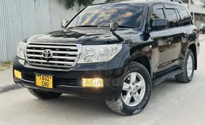 Toyota Land Cruiser 4.5 V8 GXR 2010 Nyeusi