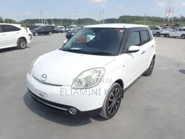 Mazda Verisa 2009 White - 1