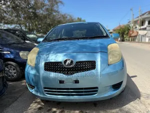 Toyota Vitz 2005 Bluu