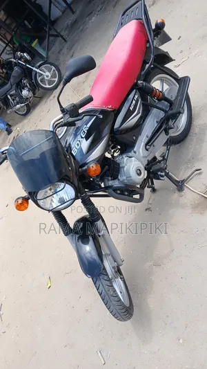 Bajaj Boxer 125 HD 2024 Nyeusi