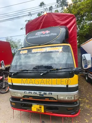 Mitsubishi Canter Lori - Imefanyiwa Matengenezo Mazuri