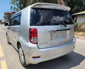 Toyota Corolla Rumion 2008 Nyeupe