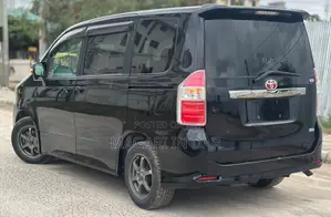 Toyota Noah 2009 Nyeusi