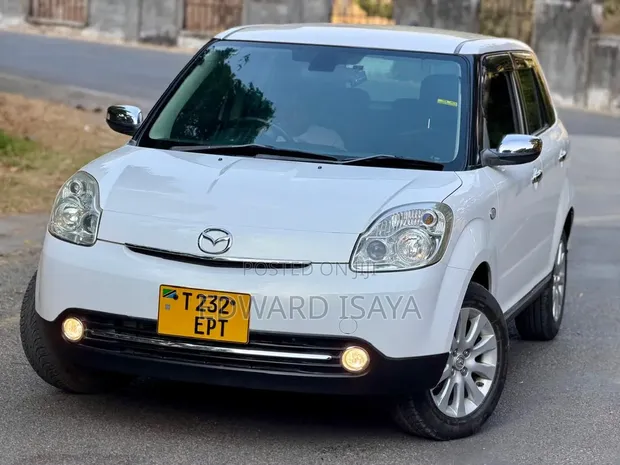 Mazda Verisa 2012 Nyeupe - 1