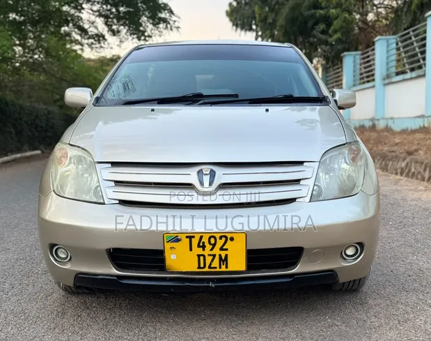 Toyota IST 2005 Beige - 1