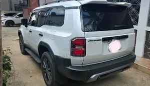 Toyota Land Cruiser Prado 2.8 2025 Nyeupe