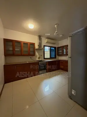 Nyumba ya Vyumba 4 vya Kulala Semi-Detached, Oyster Bay, Kodi
