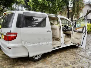 Toyota Alphard 2005 Nyeupe