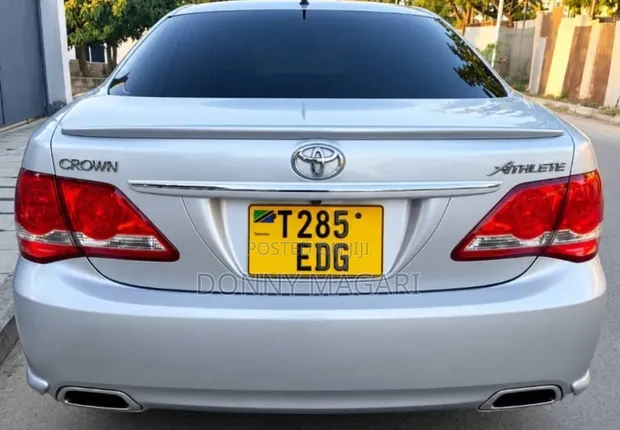 Toyota Crown Athlete 2009 Nyeupe - 1