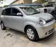 Toyota Sienta 1.5 FWD 2005 Nyeupe - 2