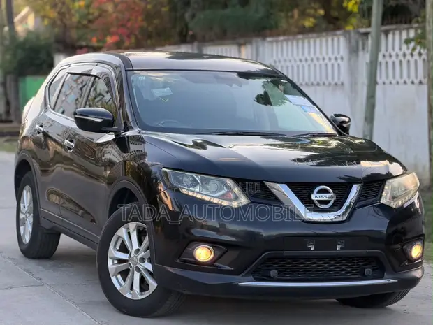 Nissan X-Trail 2013 Nyeusi - 1
