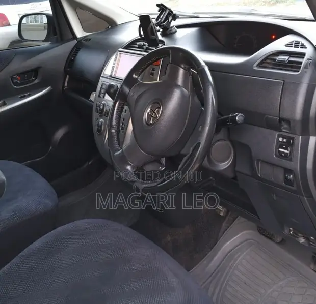 Toyota Ractis 1.5 FWD 2005 Gray - 1