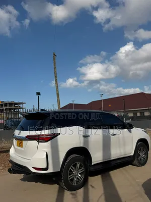 Toyota Fortuner 2020 Nyeupe