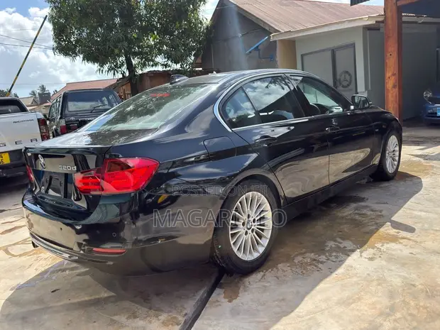 BMW 320d 2015 Nyeusi - 1
