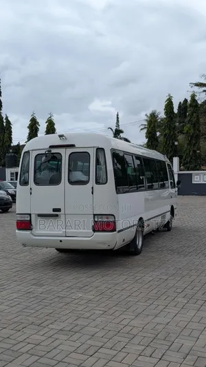 Toyota Coaster 2007 Nyeupe