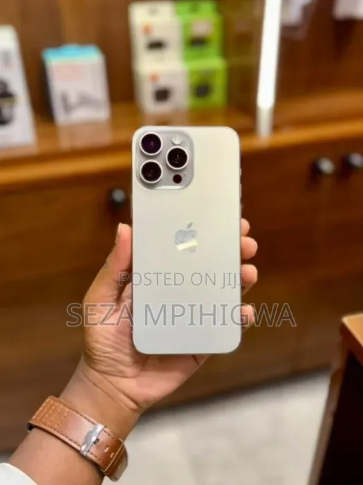 Apple iPhone 15 Pro Max 256GB - 1