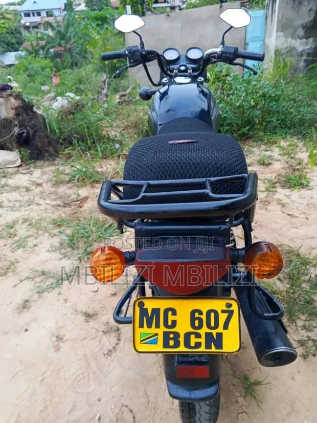 Bajaj Avenger 150 Street 2024 Nyeusi - 1