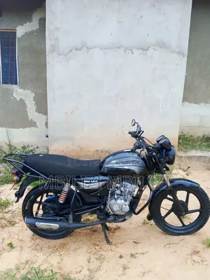 Bajaj Avenger 150 Street 2024 Nyeusi