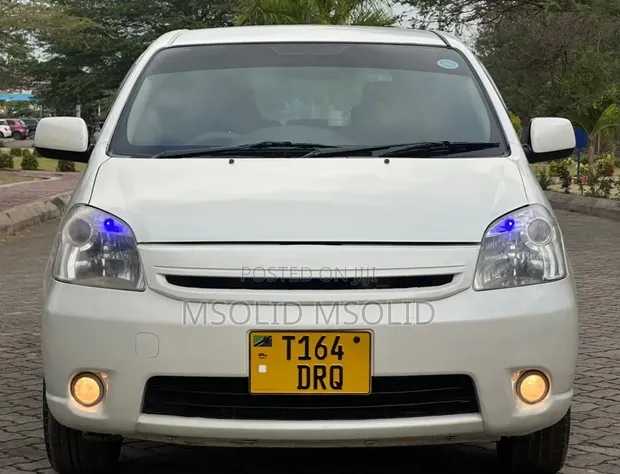 Toyota Raum 2008 Nyeupe - 1